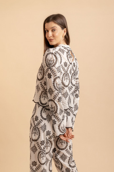 Blusa Manda Longa Bordada Lume Preto+Branco