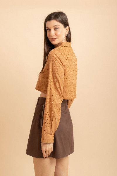Blusa De Gola Bordada Lume Caramelo
