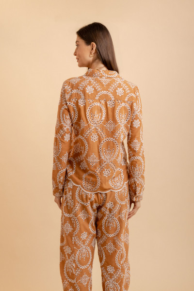 Camisa Manga Longa Bordada Laise Mist Caramelo