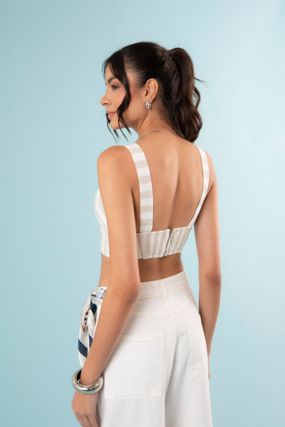 Cropped Emilia Areia